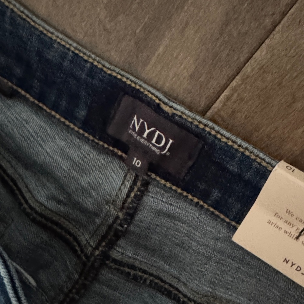 NYDJ Wide Leg Cropped Denim Capris Size 10 NWT - Picture 2 of 9